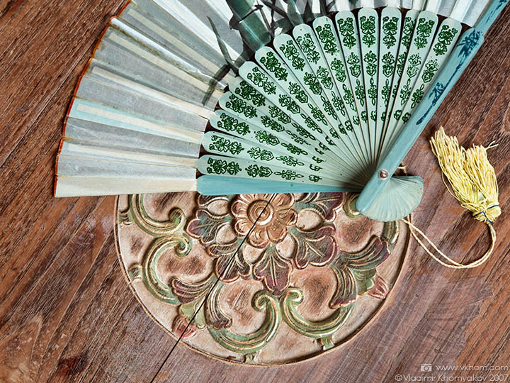 The fan on the table